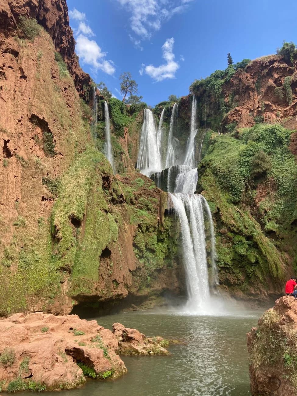 Les cascades d'Ouzoud étagées et leur bassin turquoise, escapade depuis Marrakech