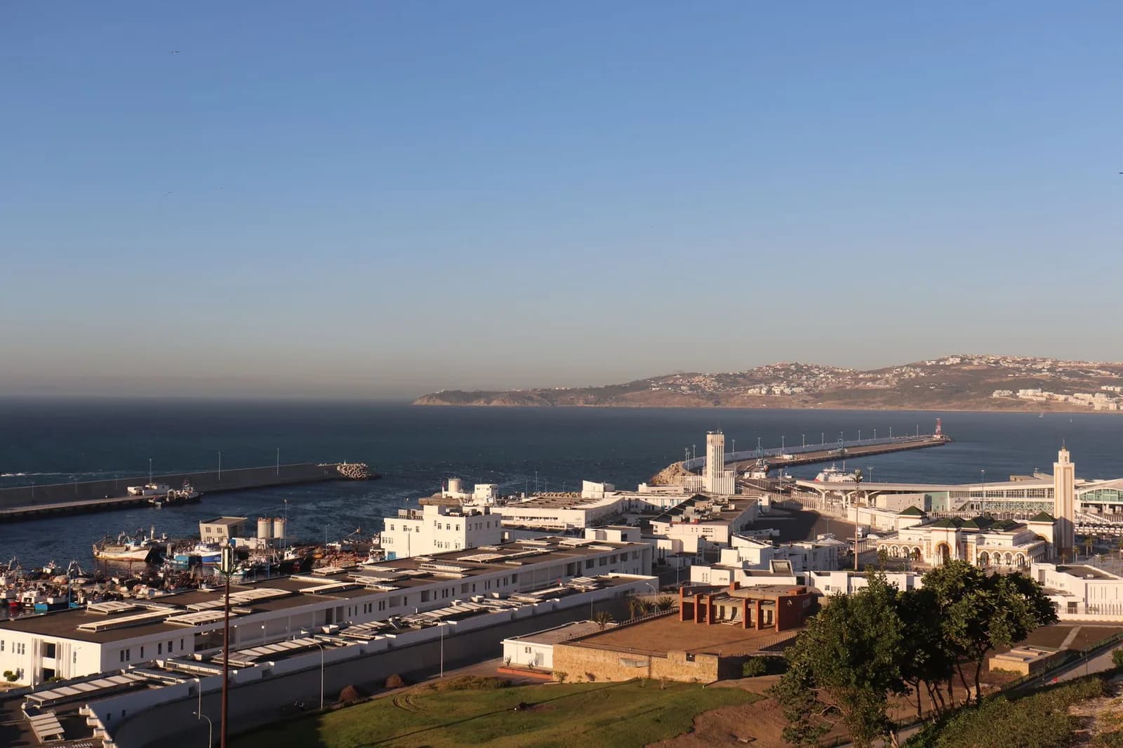 Baie et port de Tanger, marché immobilier du nord du Maroc