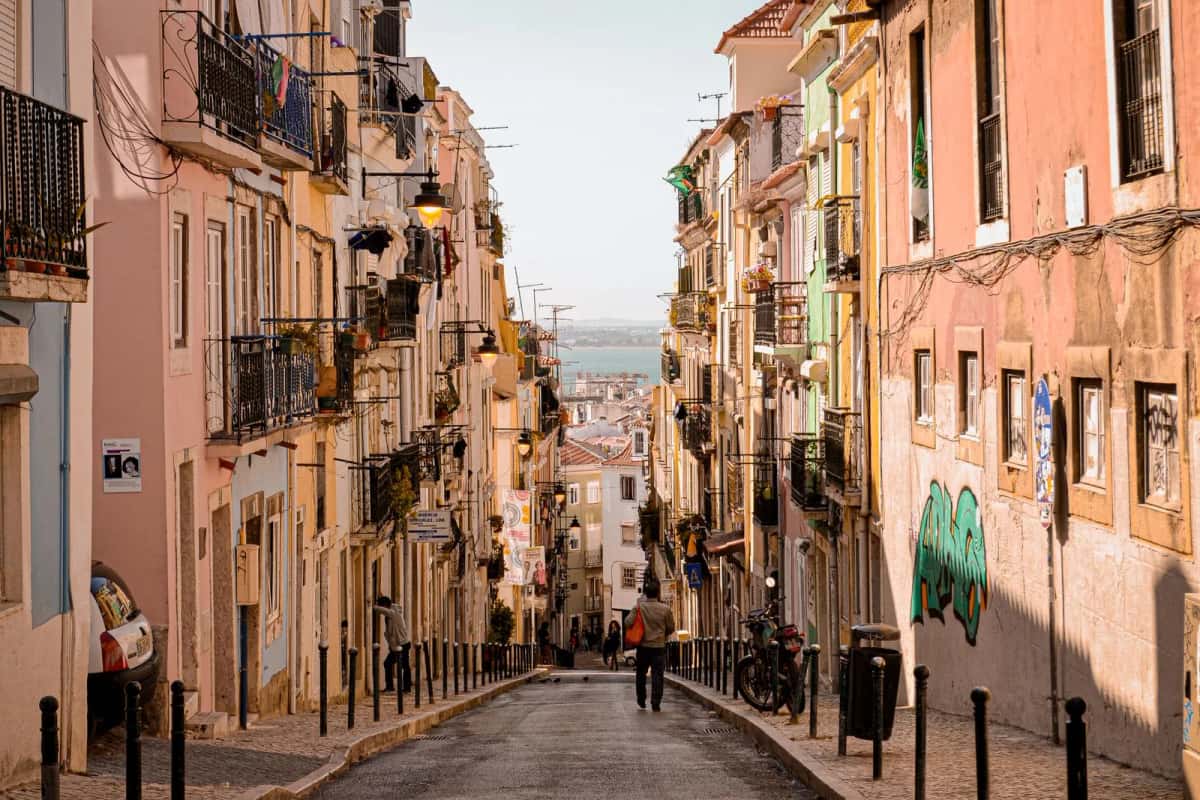 Rue colorée de Lisbonne Portugal
