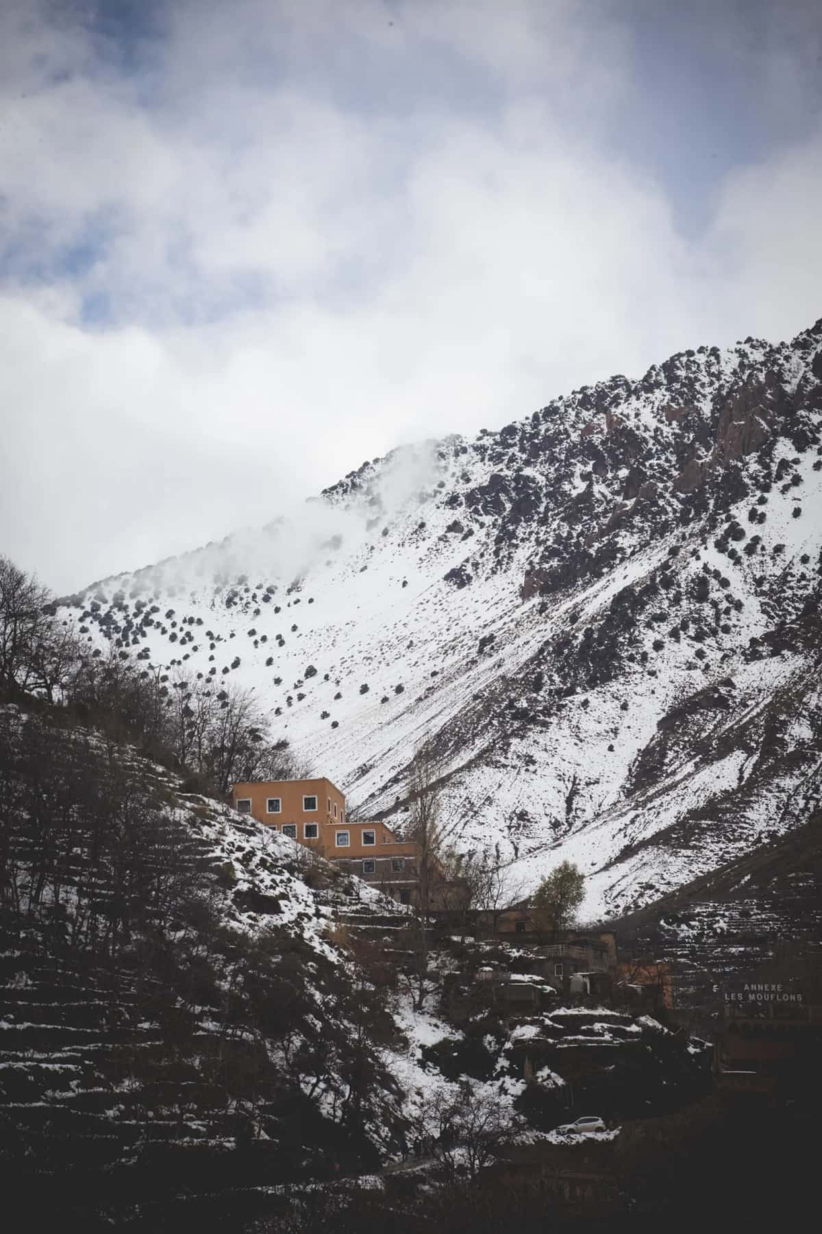 Village enneige d'Imlil dans l'Atlas marocain
