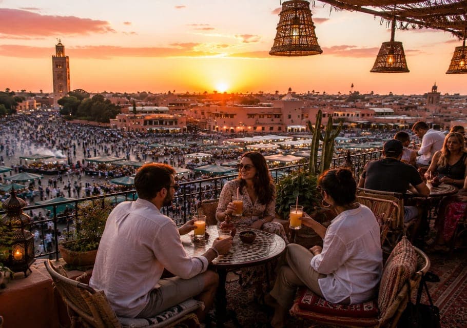 Visite de nuit de la médina de Marrakech avec dîner sur un toit-terrasse