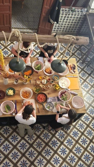 Demi-journée avec transfert depuis l'hôtel, cours de cuisine marocaine à Marrakech