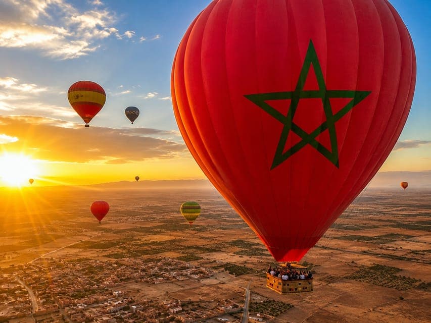 Marrakech : vol en montgolfière, petit-déjeuner berbère et certificat